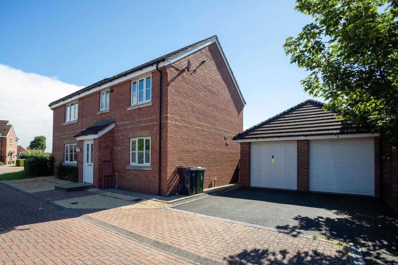 Hereford - Finch House - Modern 4 Bedroom House Located In South Hereford, Dog Friendly With Nearby Countryside, Pool Table, Sleeps Up To 10 Guests - Hosted By Rentmyhouse Exterior photo