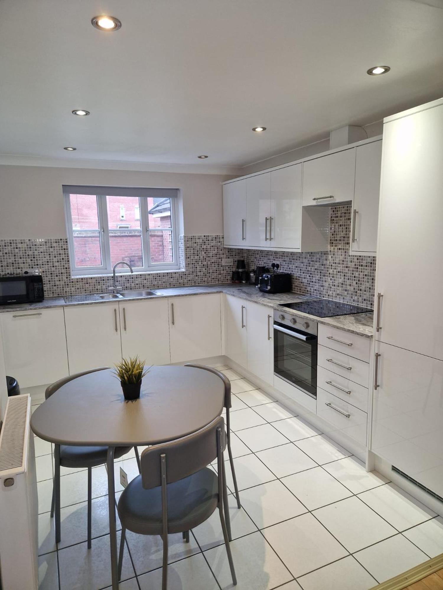Hereford - Finch House - Modern 4 Bedroom House Located In South Hereford, Dog Friendly With Nearby Countryside, Pool Table, Sleeps Up To 10 Guests - Hosted By Rentmyhouse Exterior photo
